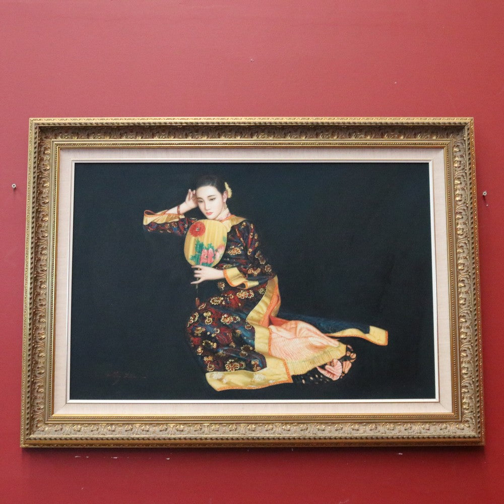 Oil on Board Chinese Woman with a Fan, in a gilt gold-coloured Frame. Chinese Girl. Signed May Lin.B12069