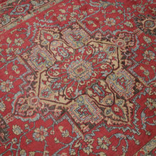 Load image into Gallery viewer, Vintage Floor Rug - Made in Turkey - Antique-Style, Beautiful Colours and Condition. B12197
