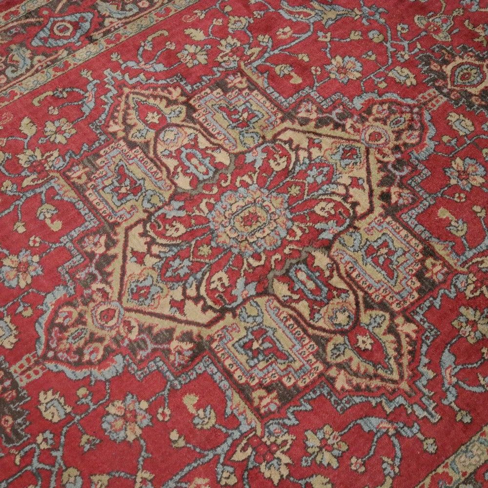 Vintage Floor Rug - Made in Turkey - Antique-Style, Beautiful Colours and Condition. B12197